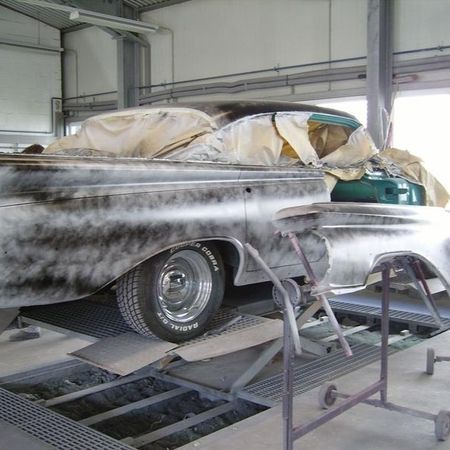 Oldsmobile 1959 Zwischenstand vom Lack entfernen.