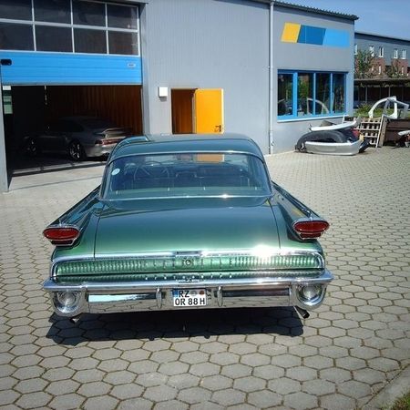 Oldsmobile 1959 Auto von der Heckseite.