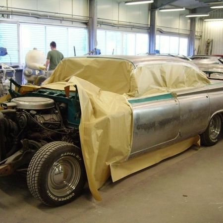 Oldsmobile 1959 entfernen des alten Lacks.