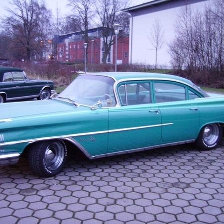 Oldsmobile 1959 in Türkis von der Seite