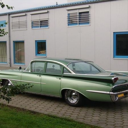 Oldsmobile 1959 in türkis von der Seite