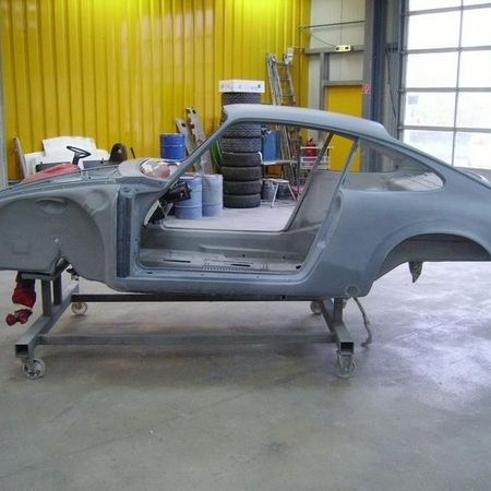 Porsche 911 Grundgerüst von der Seite.