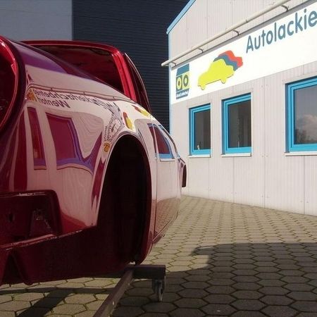 Porsche 911 Nahaufnahme der roten Lackierung.