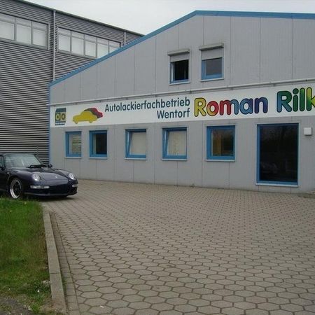 Porsche 914 vor dem Firmengebäude Roman Rilke
