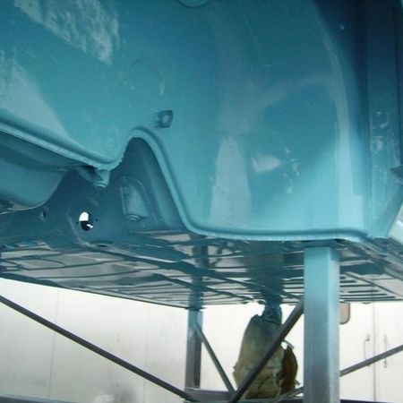 Porsche 914 Nahaufnahme vom Grundgerüst in hellblau.