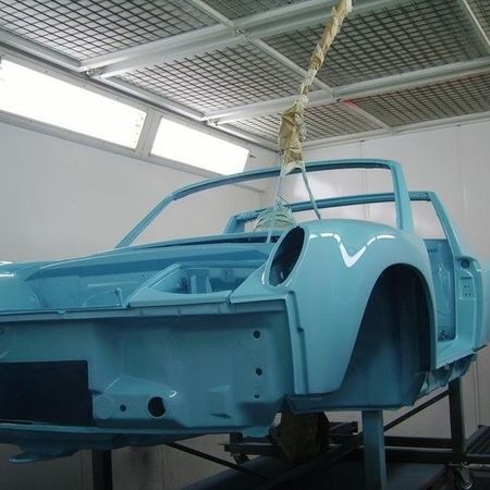 Porsche 914 Grundgerüst in hellblau von vorne.