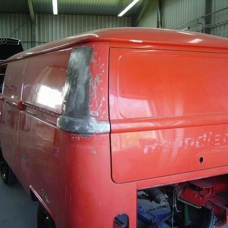 VW Bus T2 Zwischenstand Entfernung des alten Lacks.