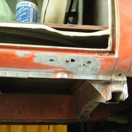 Nahaufnahme vom VW Bus T2 von der Stoßstange.