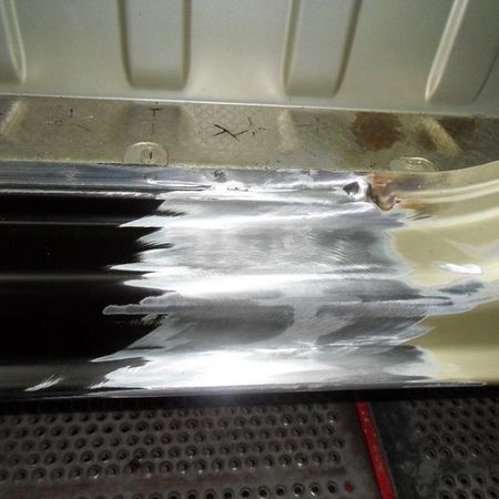 Opel Vivaro Detailaufnahme der Rostfreien Stelle.