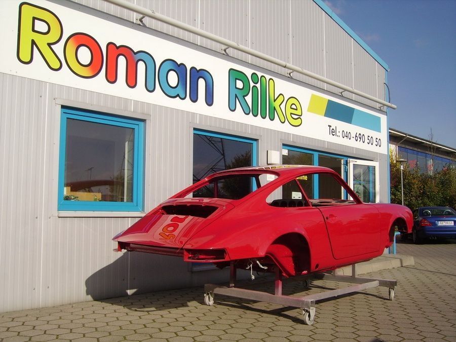 Porsche 911 im Grundgerüst in rot.
